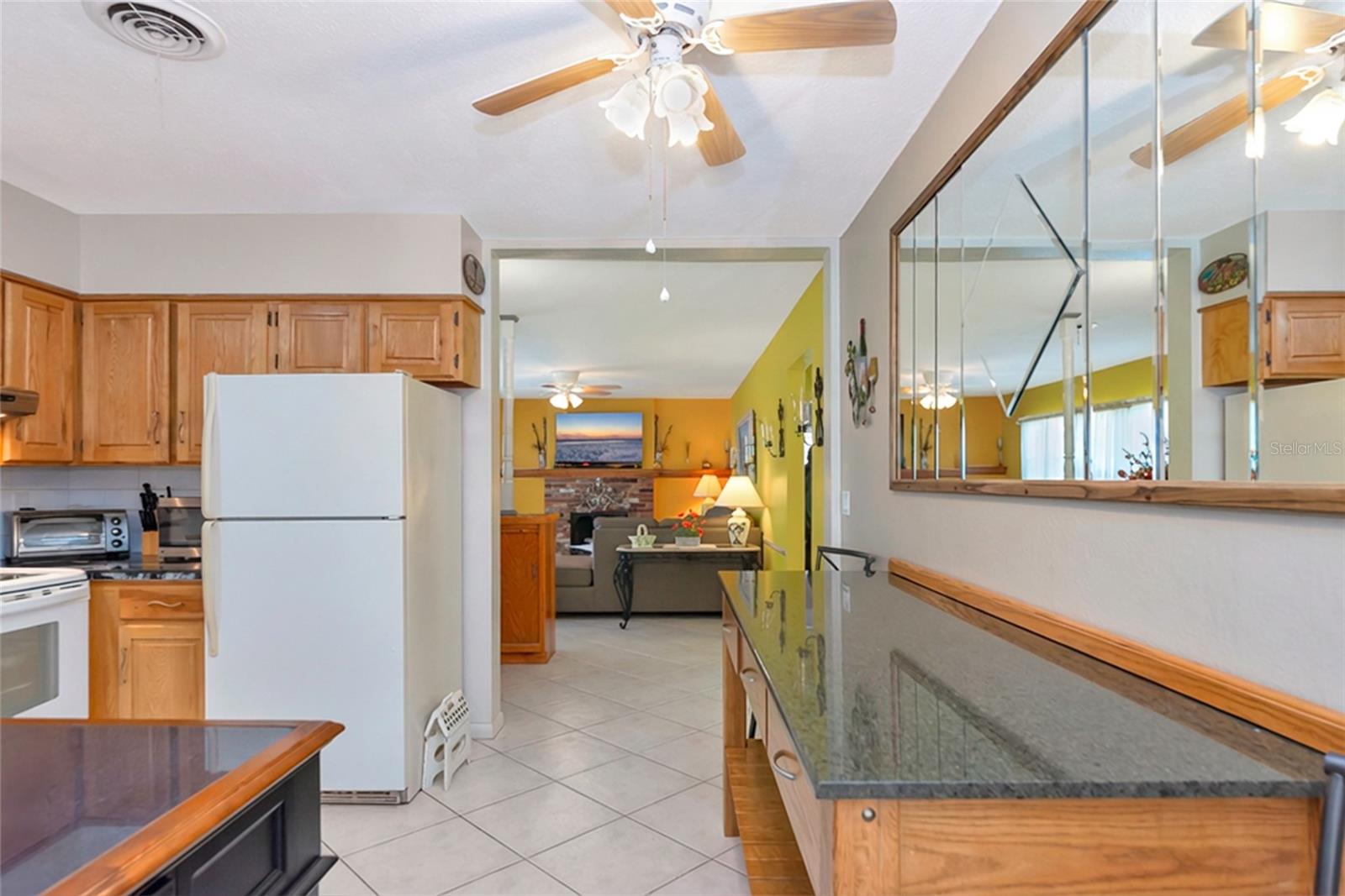 Listing photo id 13 for 5407 3rd Street W