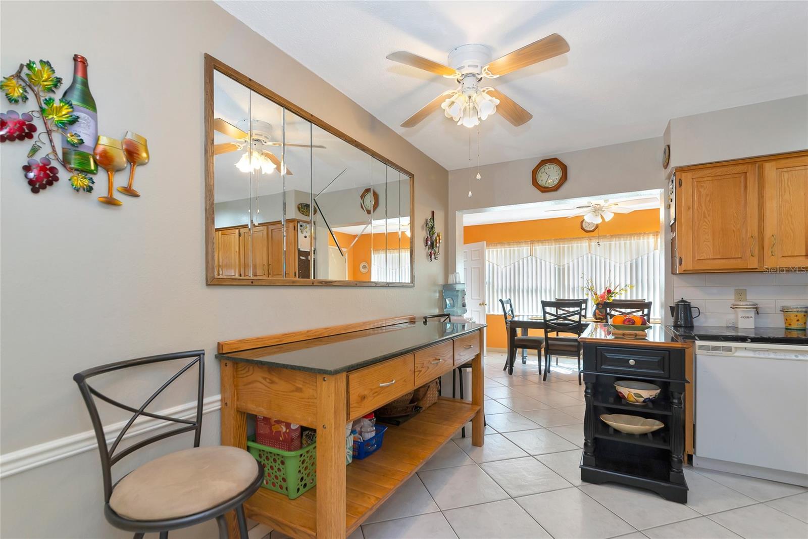 Listing photo id 14 for 5407 3rd Street W