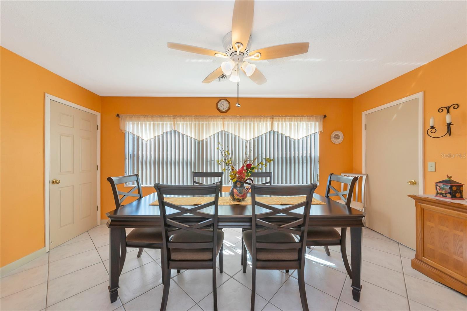 Listing photo id 15 for 5407 3rd Street W