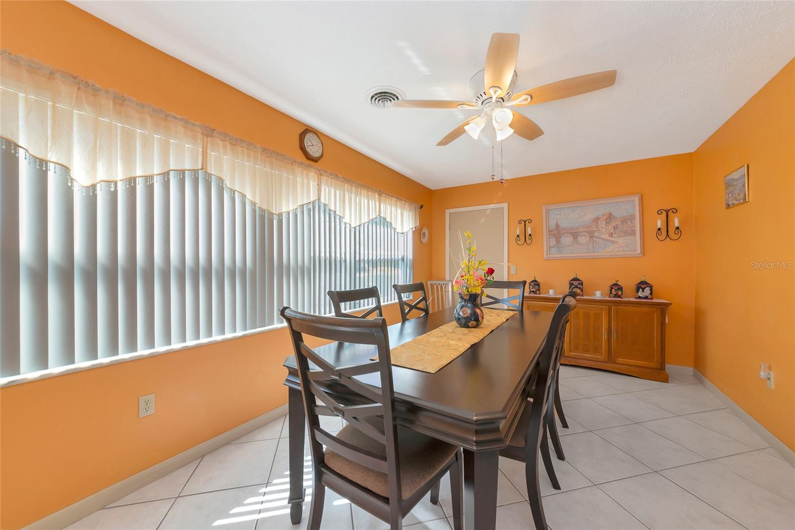 Listing photo id 16 for 5407 3rd Street W