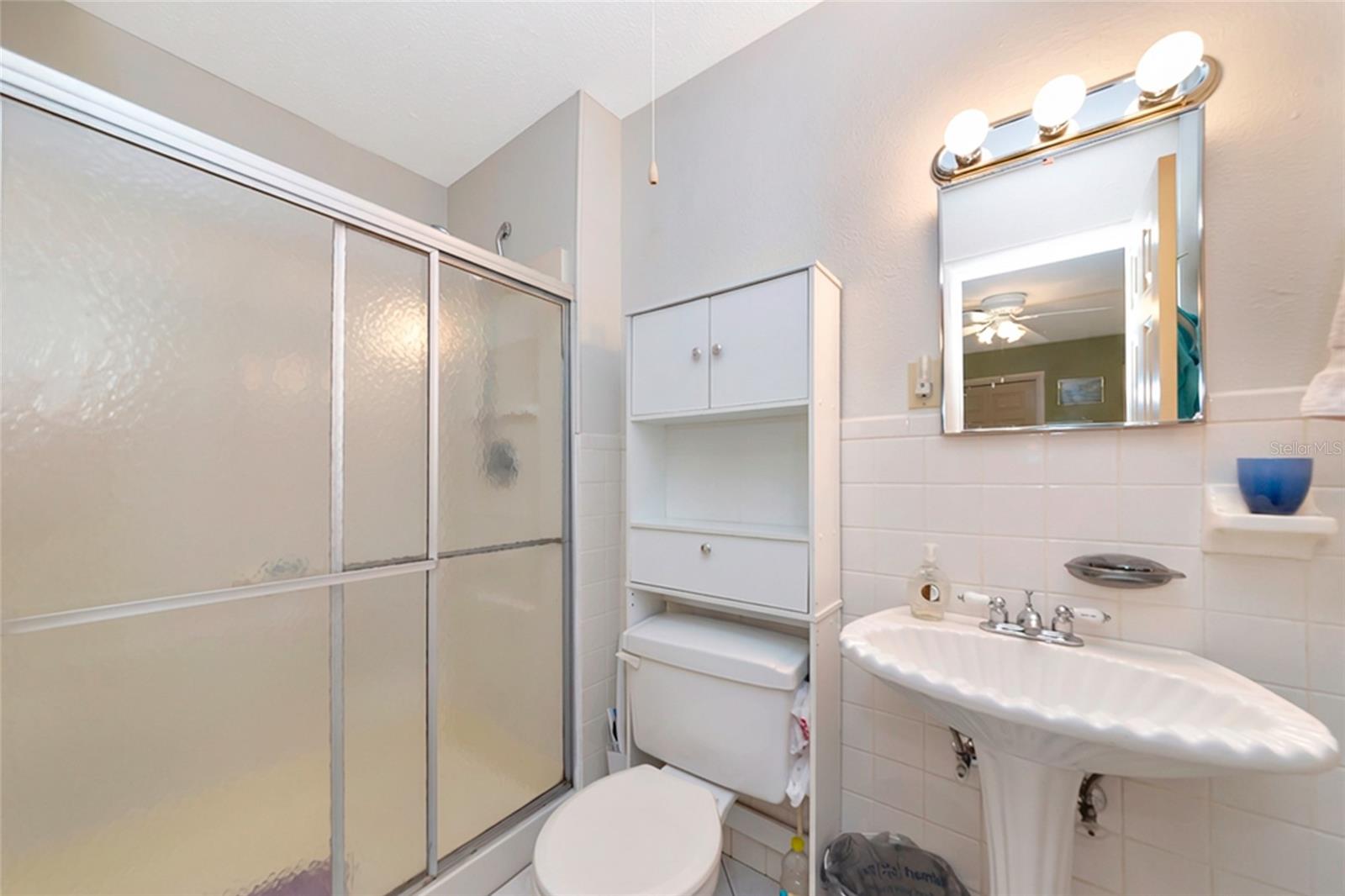 Listing photo id 21 for 5407 3rd Street W