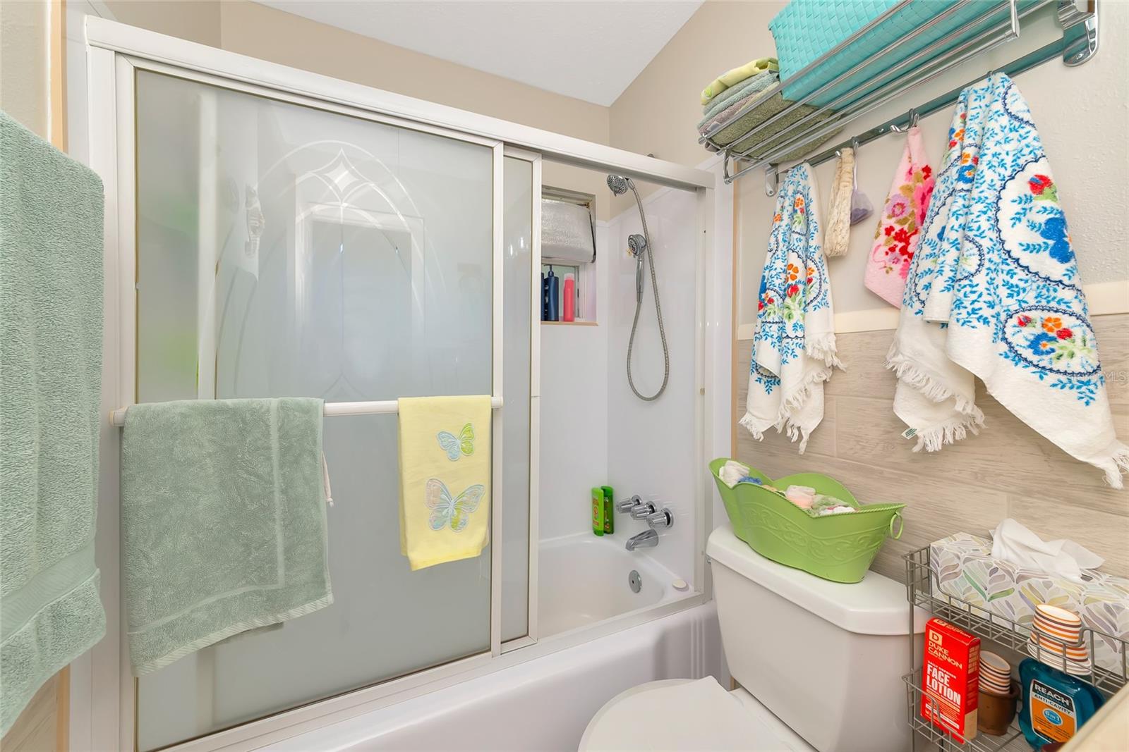 Listing photo id 28 for 5407 3rd Street W