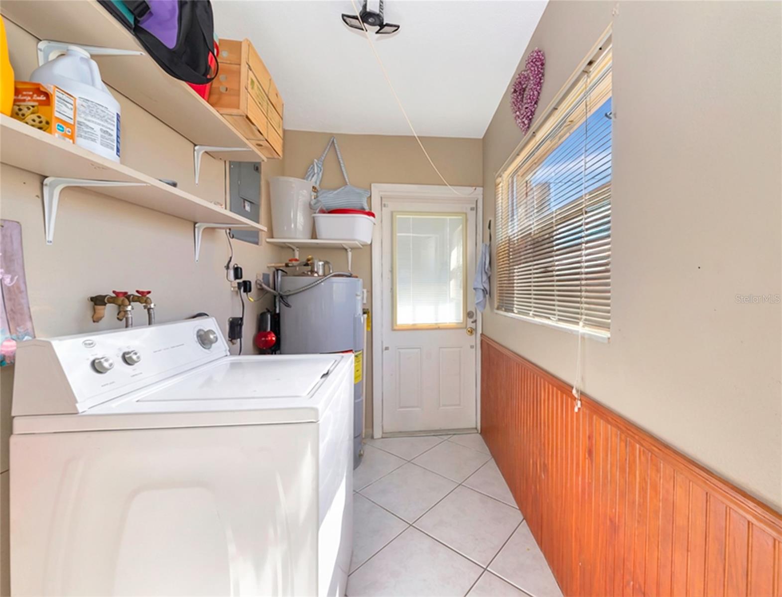 Listing photo id 30 for 5407 3rd Street W