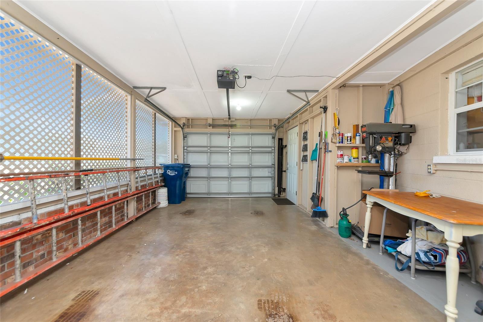 Listing photo id 36 for 5407 3rd Street W