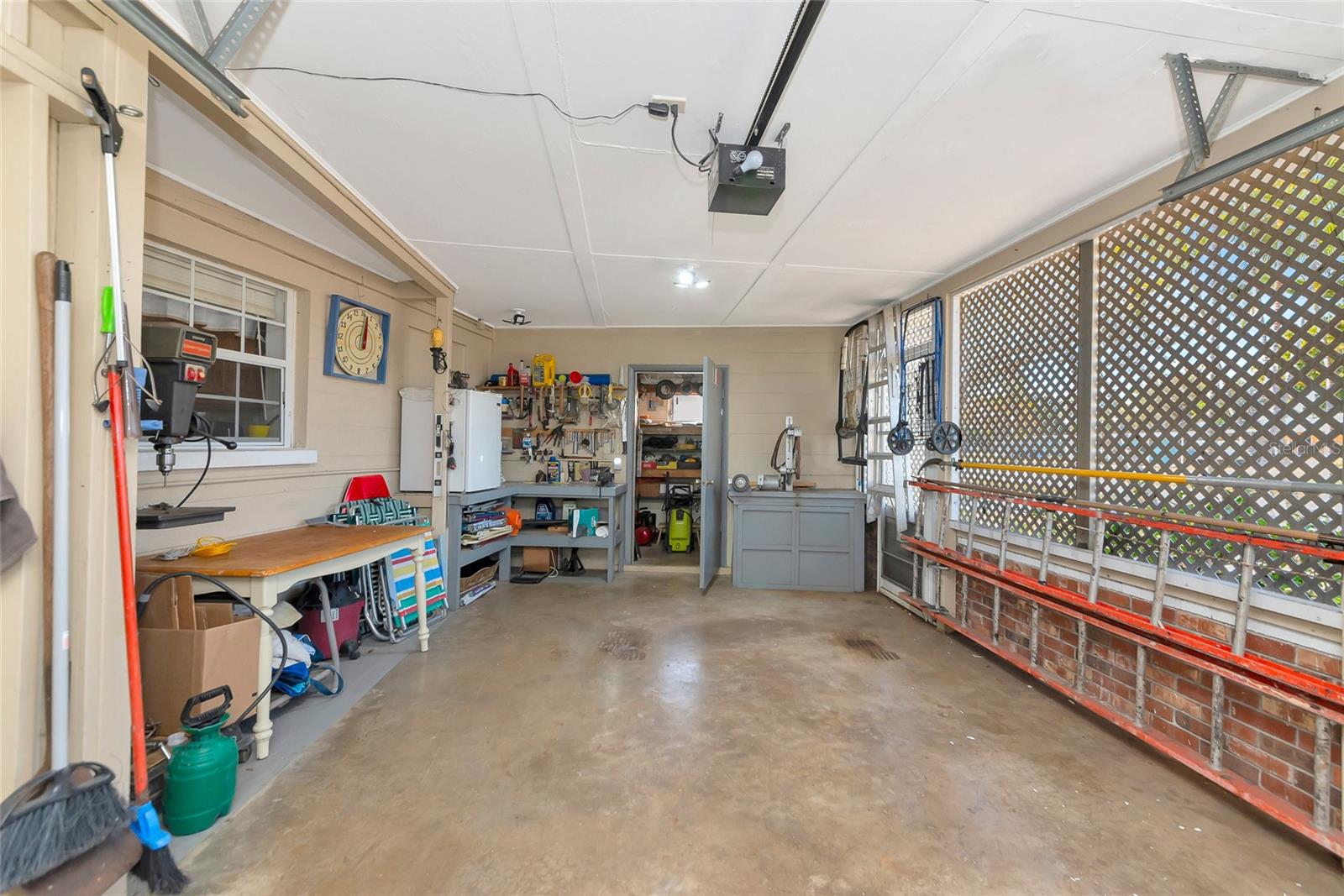 Listing photo id 37 for 5407 3rd Street W