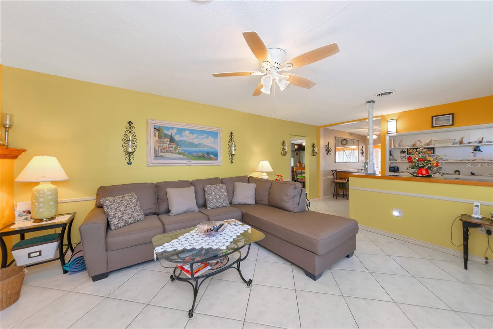 Listing photo id 6 for 5407 3rd Street W