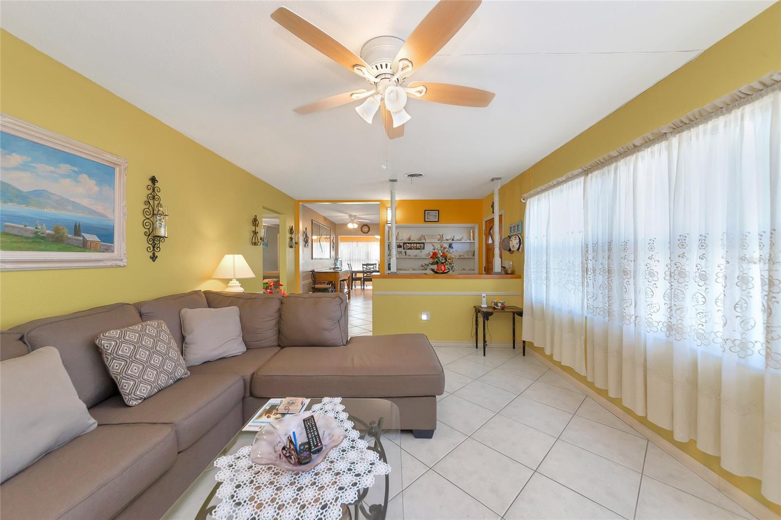 Listing photo id 7 for 5407 3rd Street W