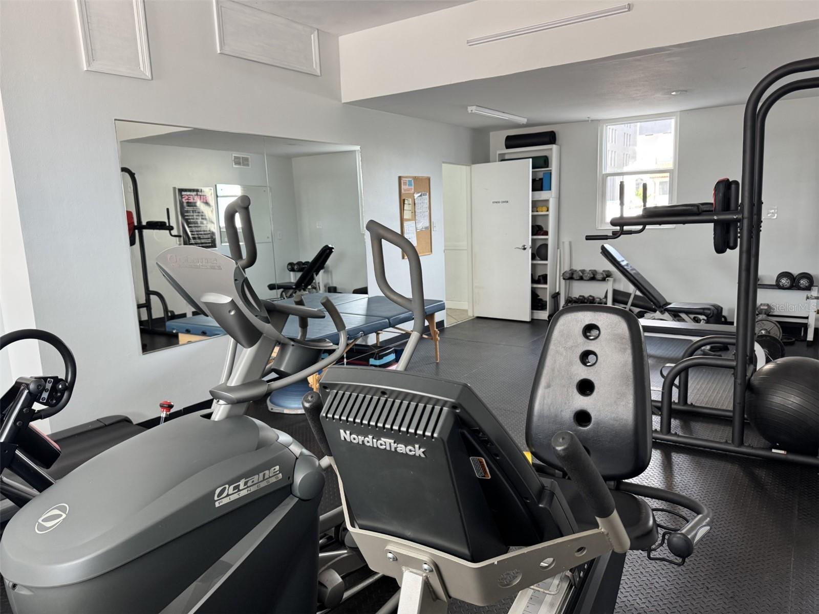 Image 24 of 26 For 33 Gulfstream Avenue 708