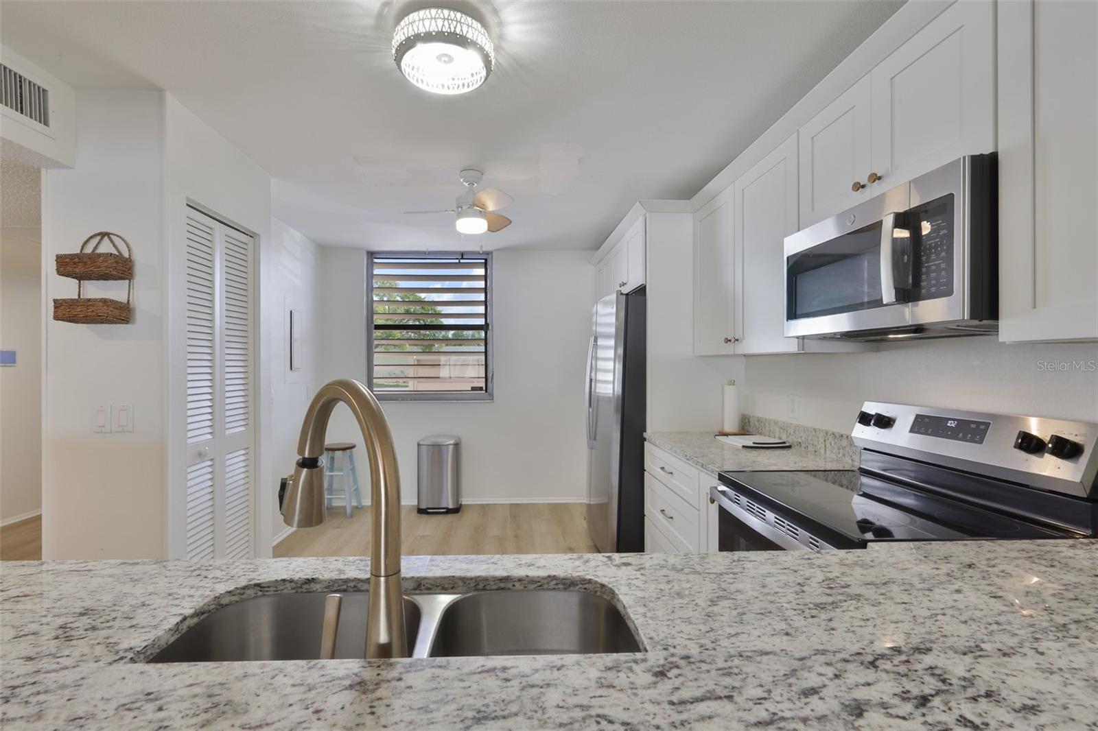 Image 14 of 33 For 597 Lakeside Drive 597