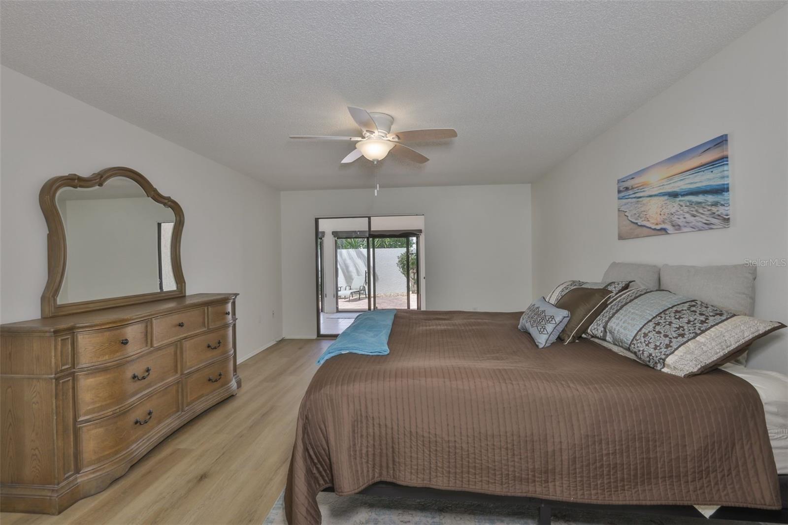 Image 17 of 33 For 597 Lakeside Drive 597