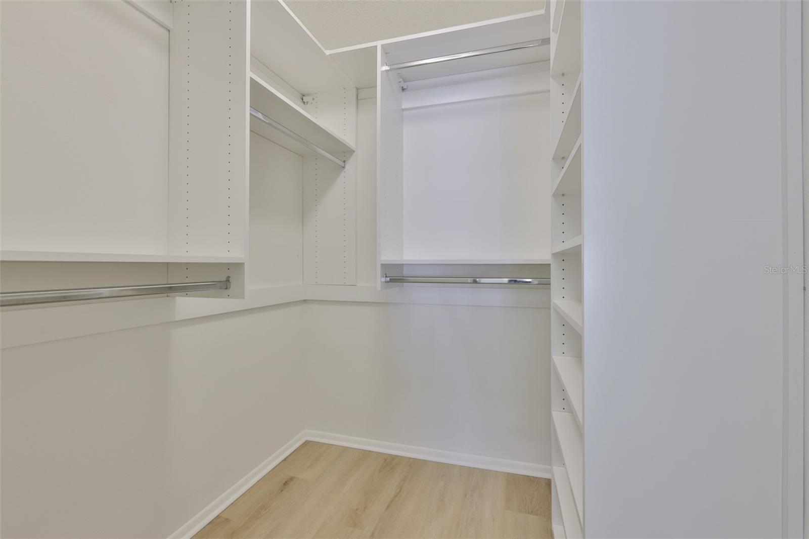 Image 21 of 33 For 597 Lakeside Drive 597