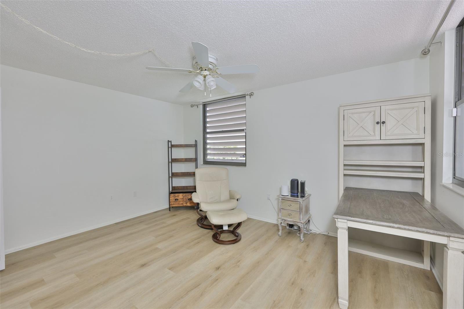 Image 22 of 33 For 597 Lakeside Drive 597