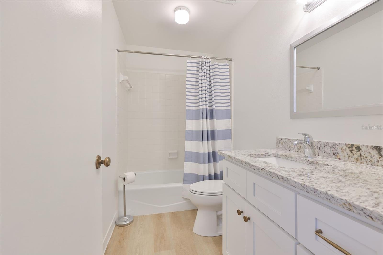 Image 25 of 33 For 597 Lakeside Drive 597