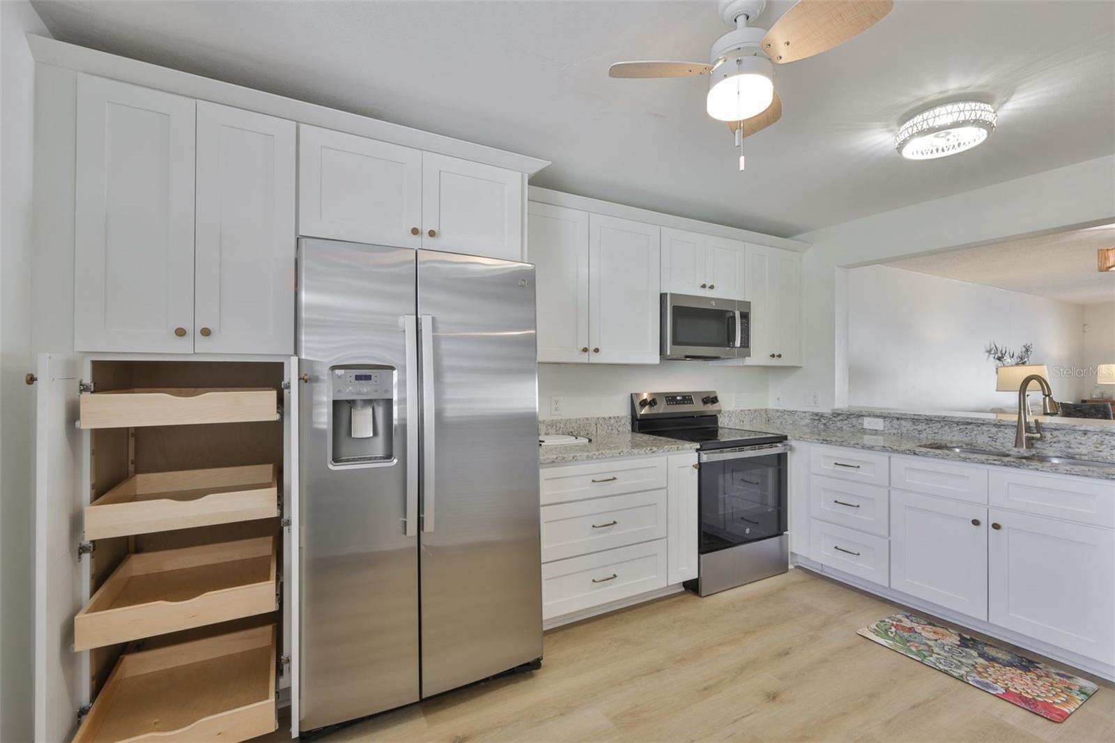 Image 4 of 33 For 597 Lakeside Drive 597