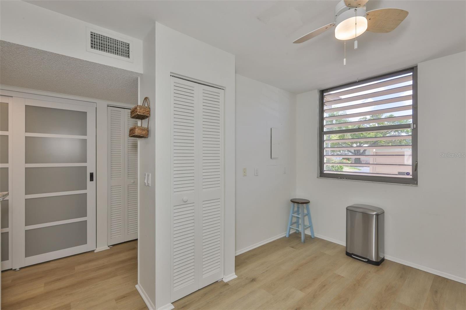 Image 7 of 33 For 597 Lakeside Drive 597