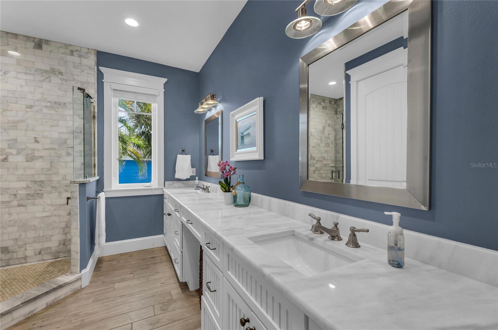 Image 35 of 90 For 303 Bay Boulevard