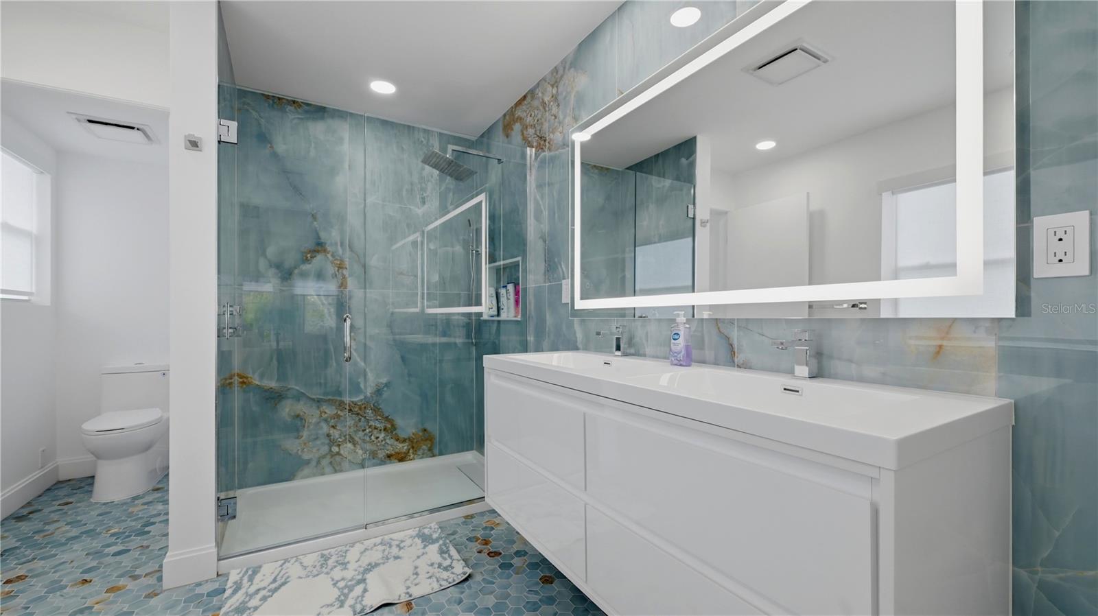 Image 18 of 37 For 4939 Commonwealth Drive