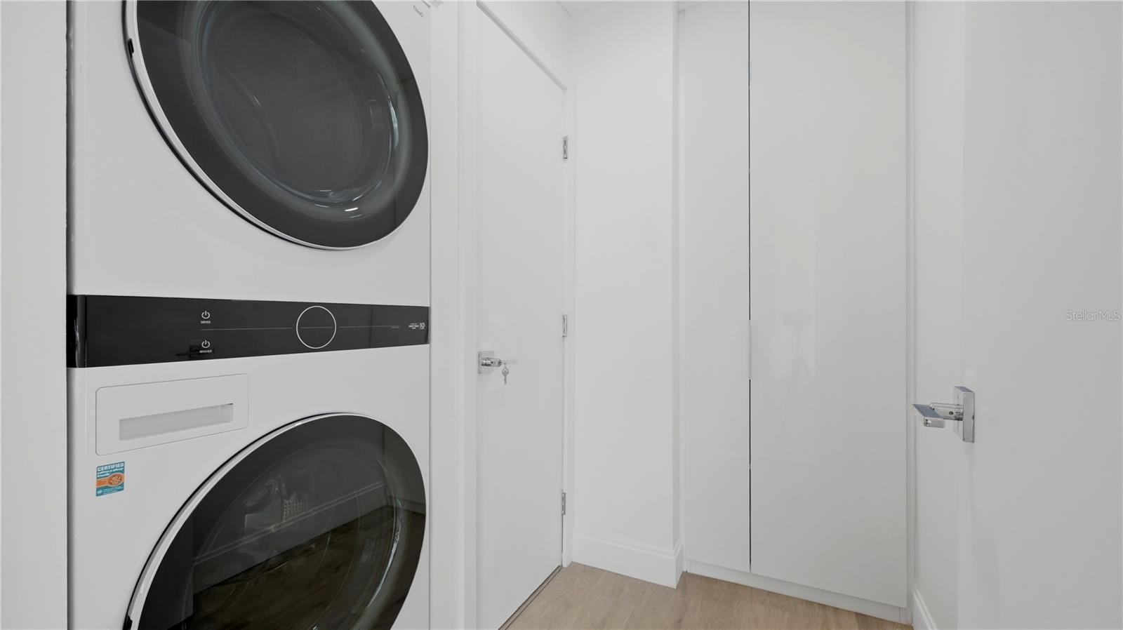 Image 22 of 37 For 4939 Commonwealth Drive