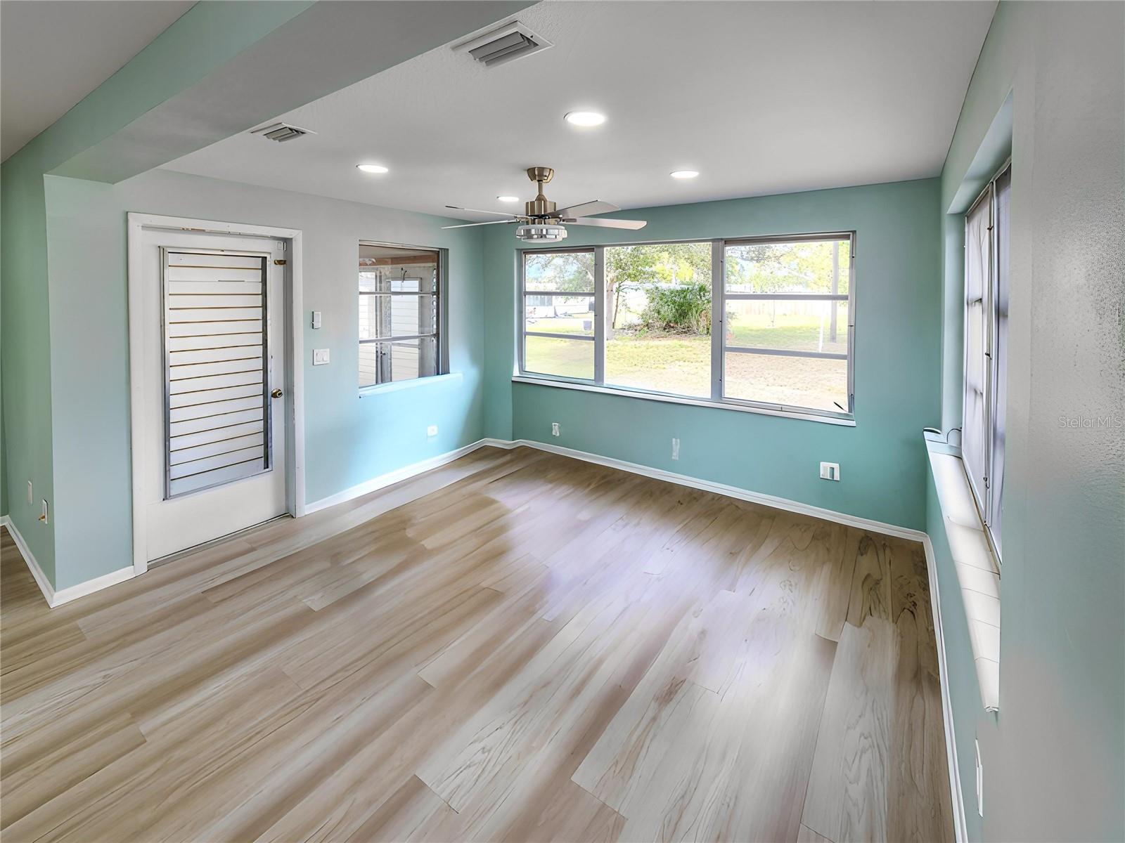 Image 15 of 31 For 6112 1st Avenue W