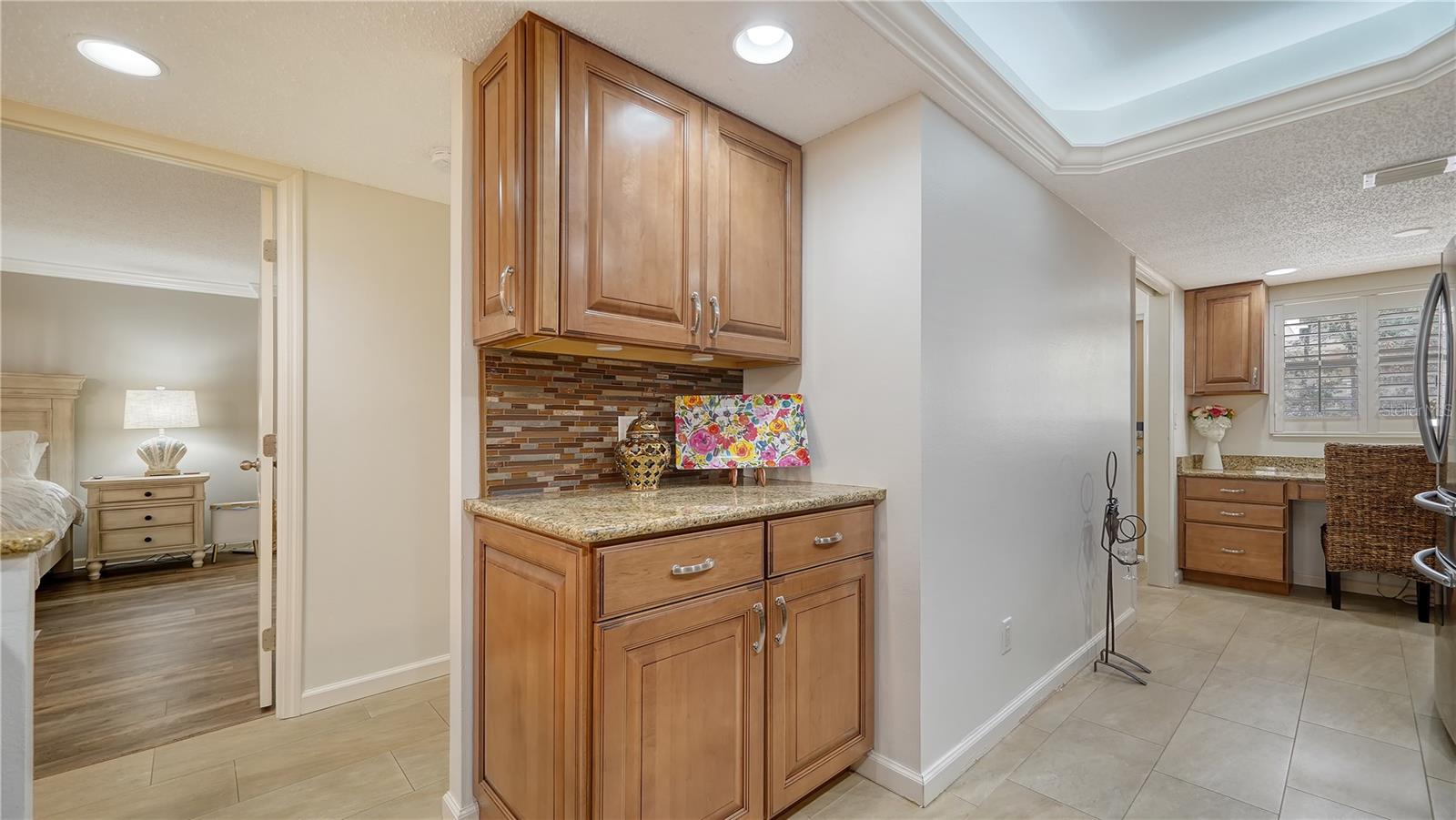 Image 15 of 51 For 8735 Midnight Pass Road 105b