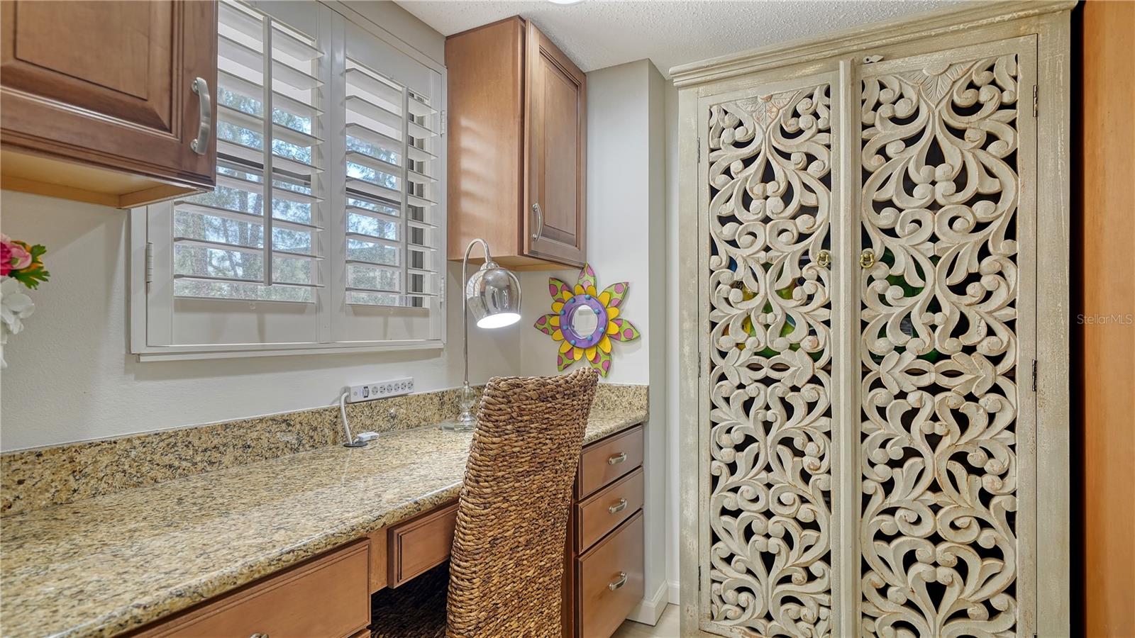 Image 17 of 51 For 8735 Midnight Pass Road 105b