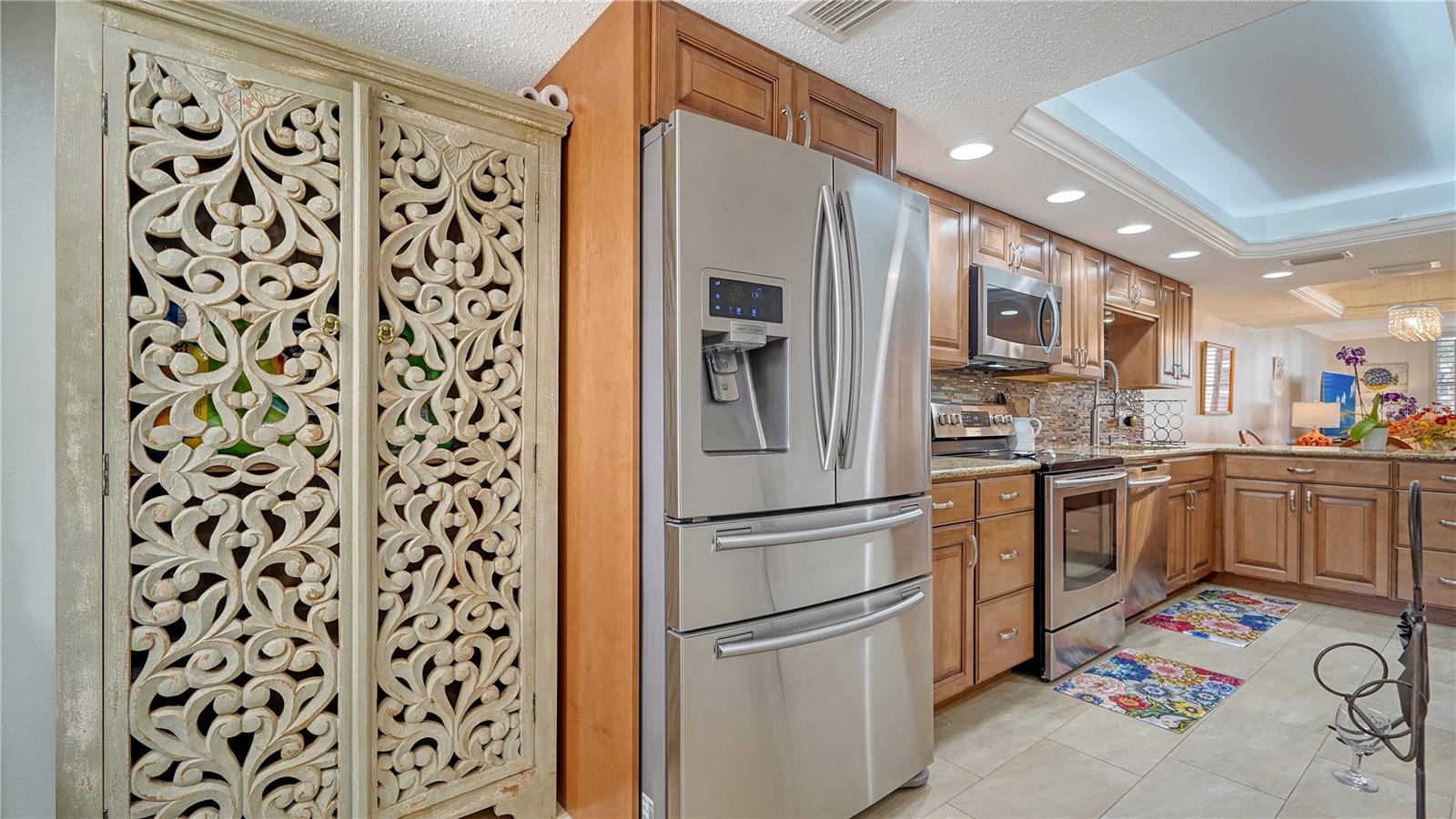 Image 18 of 51 For 8735 Midnight Pass Road 105b