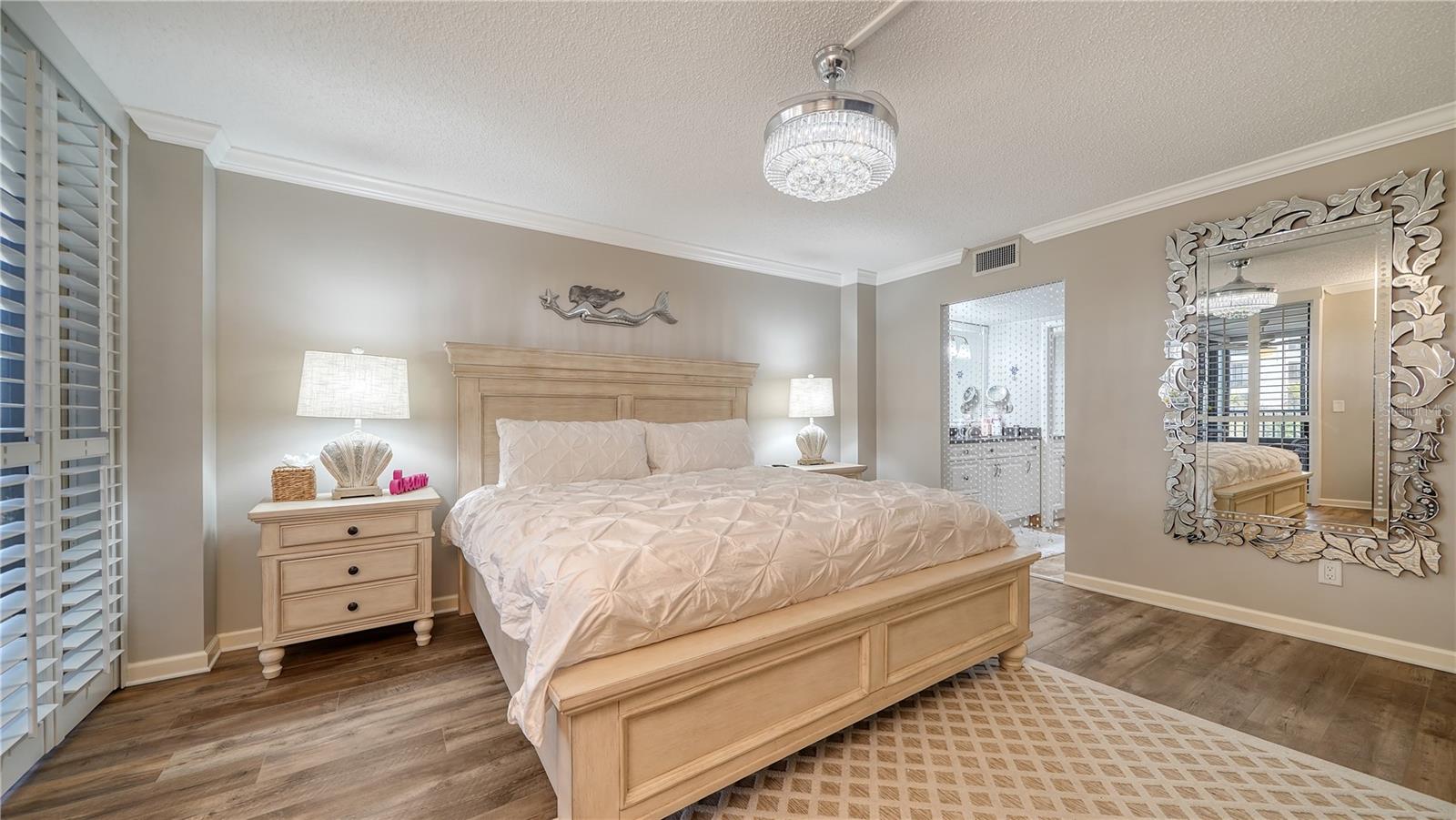 Image 20 of 51 For 8735 Midnight Pass Road 105b