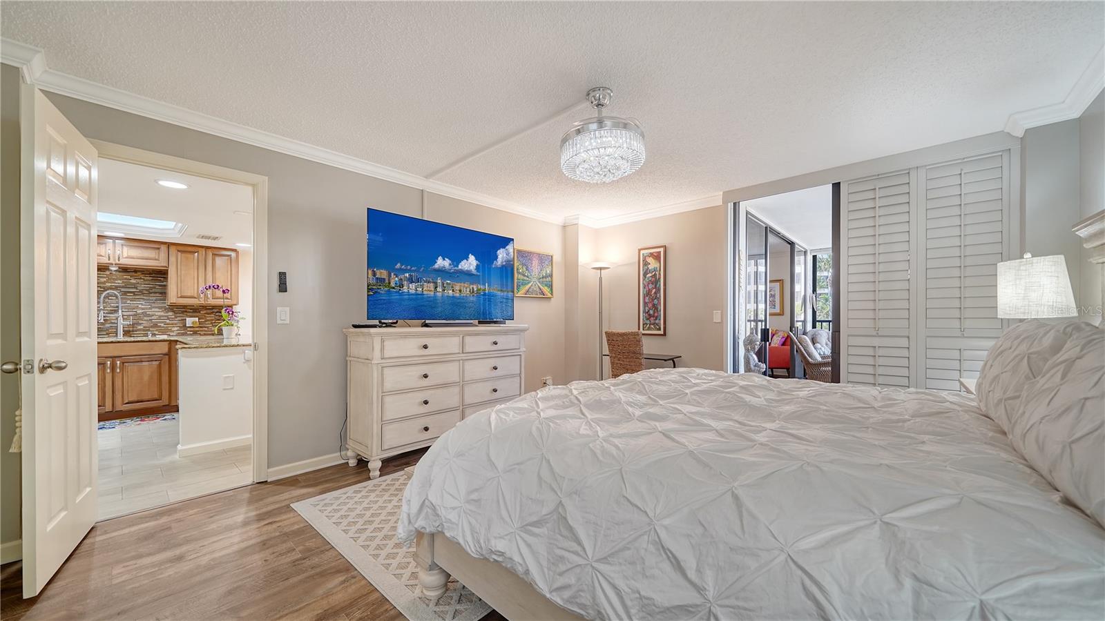 Image 21 of 51 For 8735 Midnight Pass Road 105b