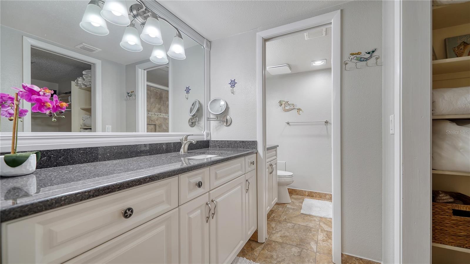 Image 23 of 51 For 8735 Midnight Pass Road 105b