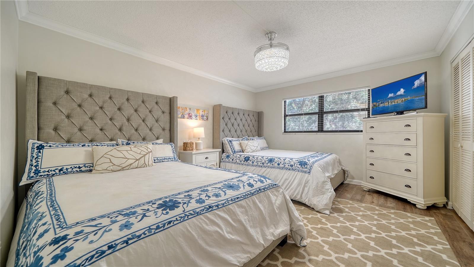 Image 26 of 51 For 8735 Midnight Pass Road 105b