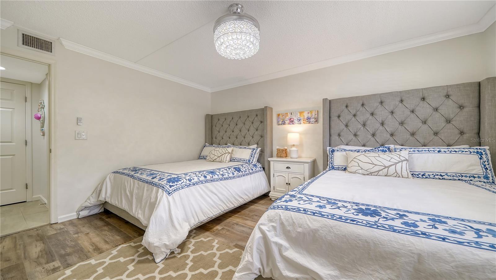 Image 27 of 51 For 8735 Midnight Pass Road 105b