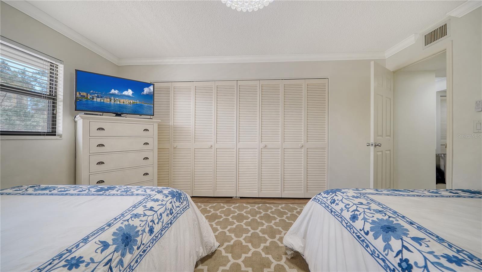 Image 28 of 51 For 8735 Midnight Pass Road 105b