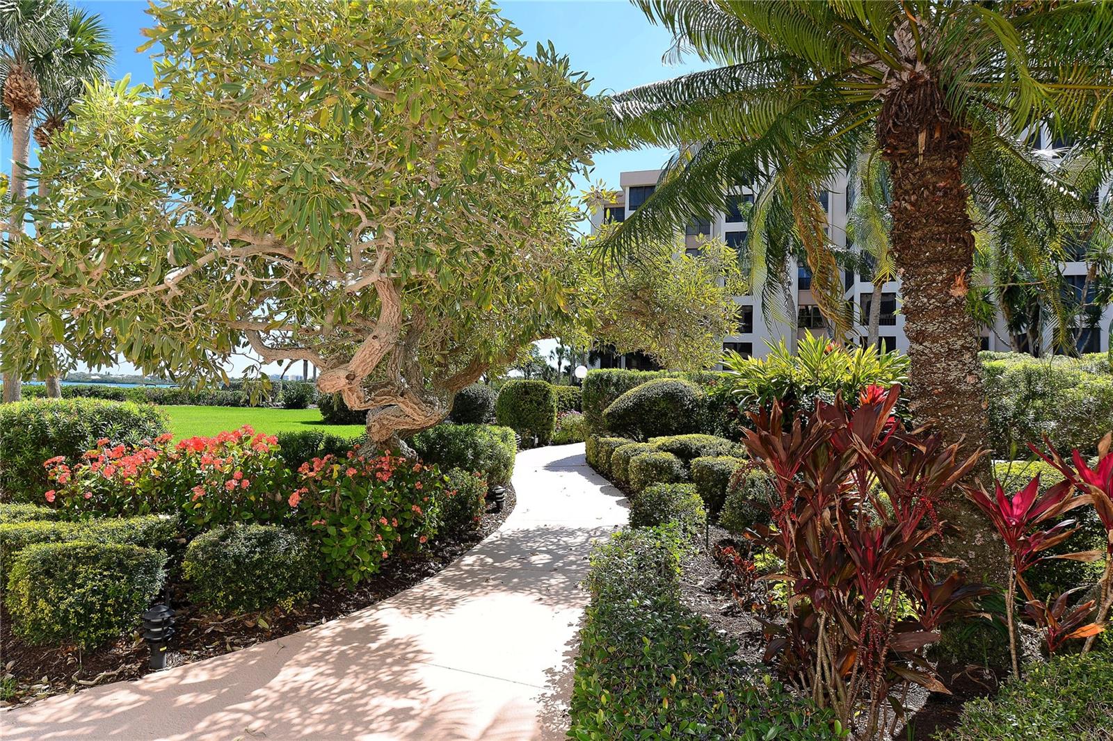 Image 32 of 51 For 8735 Midnight Pass Road 105b