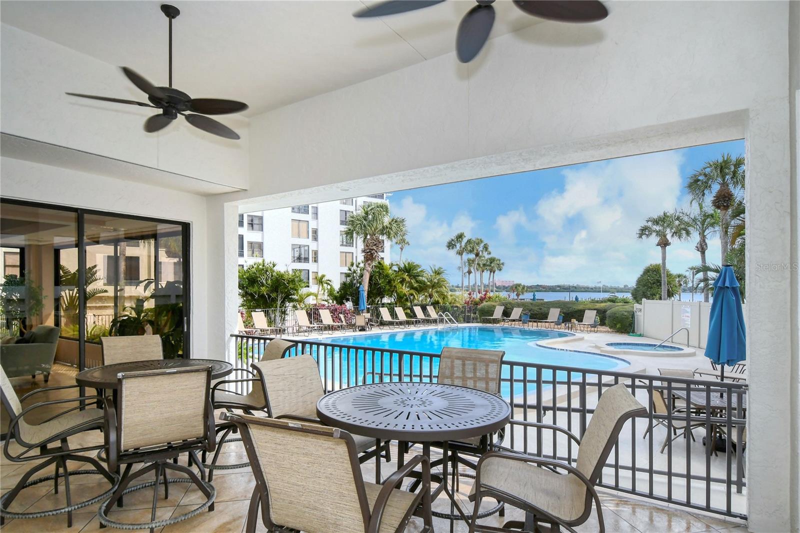 Image 34 of 51 For 8735 Midnight Pass Road 105b