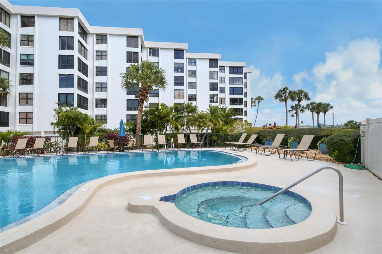 Image 36 of 51 For 8735 Midnight Pass Road 105b