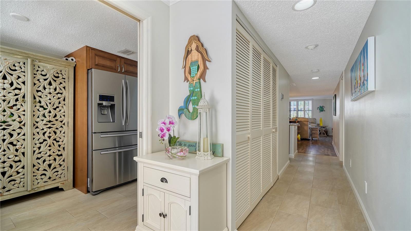 Image 4 of 51 For 8735 Midnight Pass Road 105b