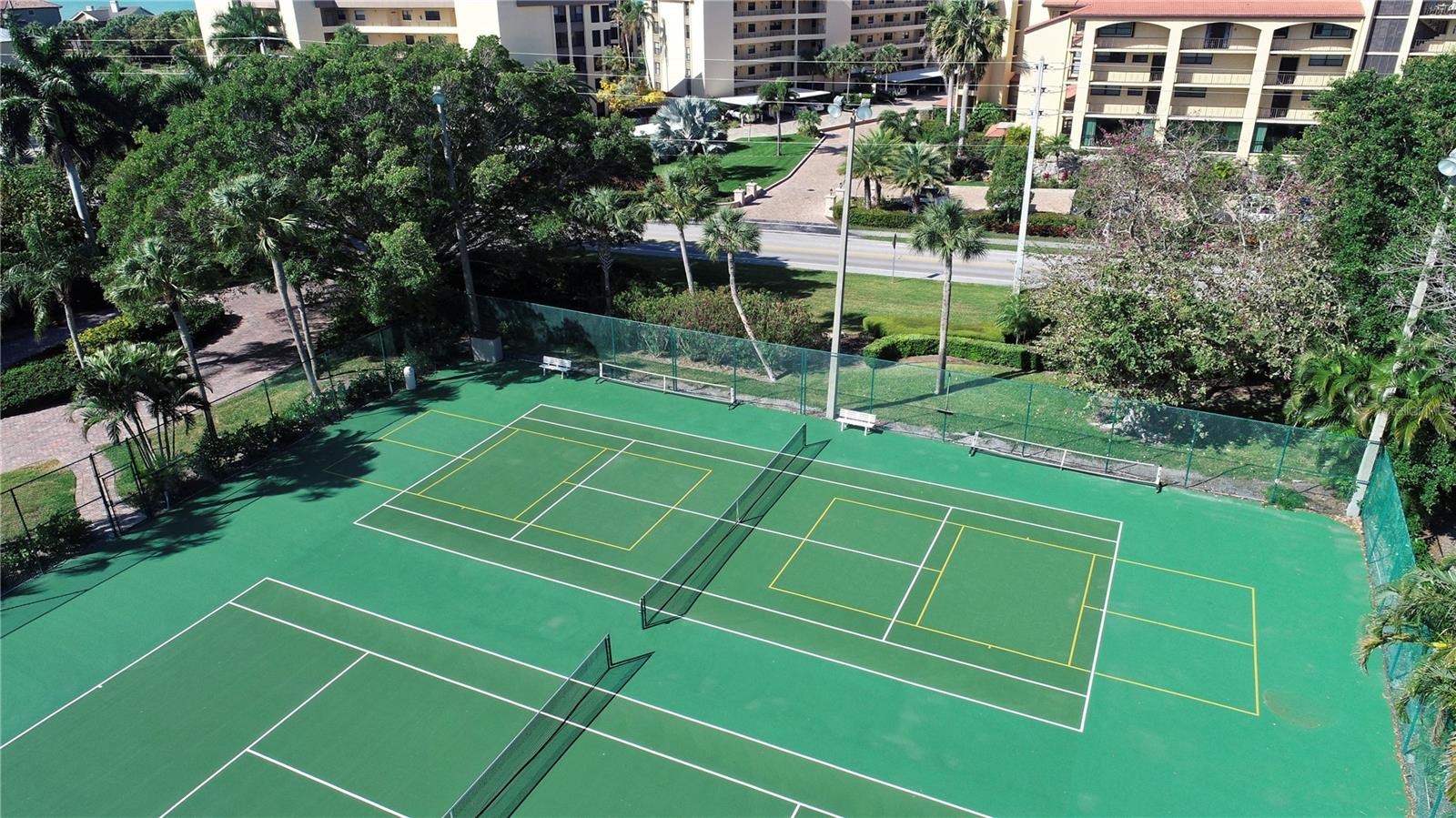 Image 41 of 51 For 8735 Midnight Pass Road 105b