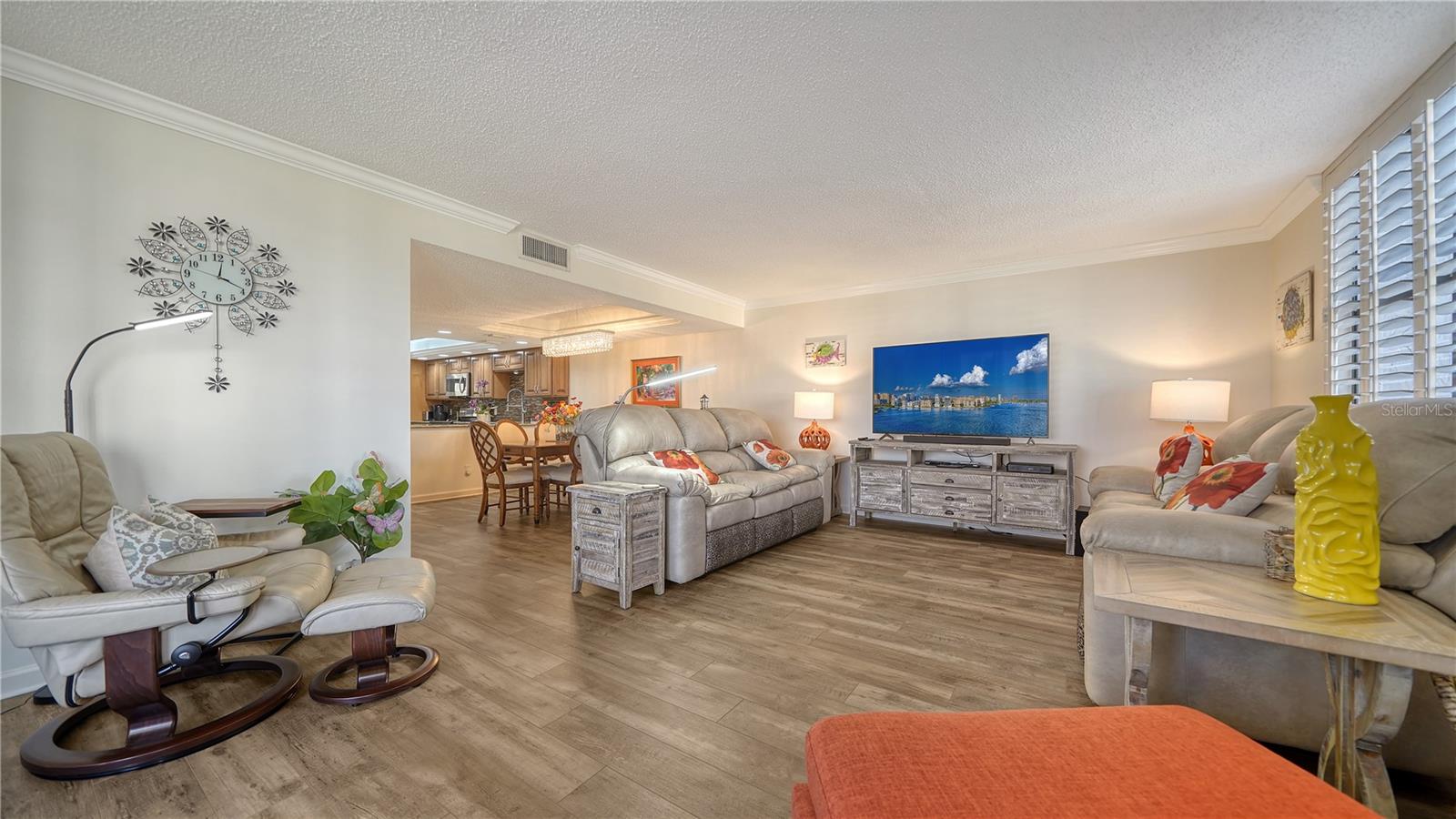 Image 7 of 51 For 8735 Midnight Pass Road 105b