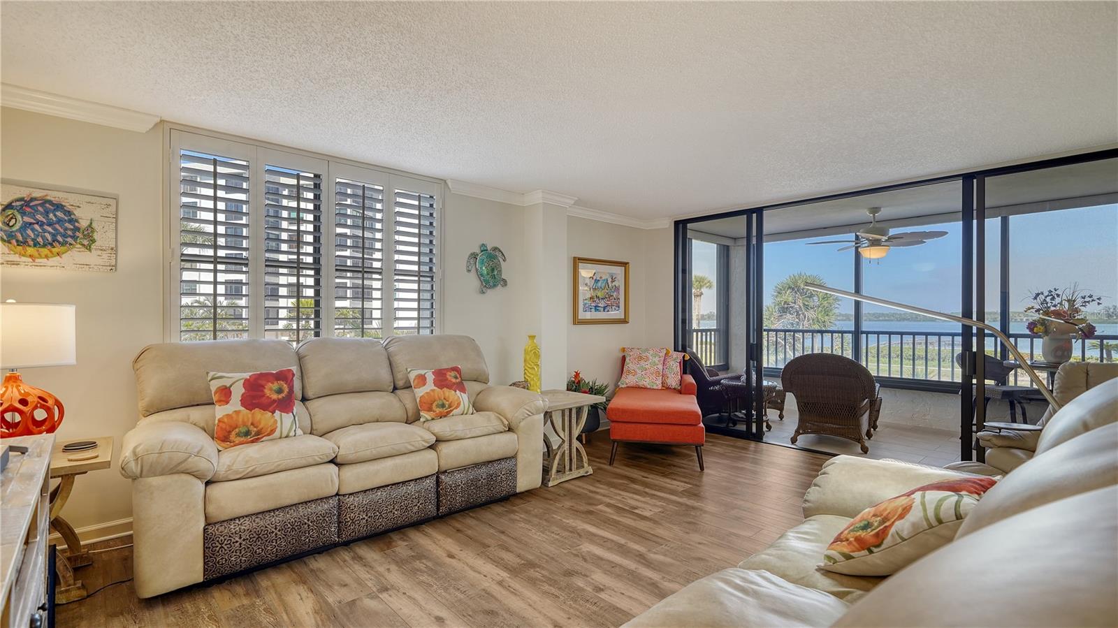 Image 9 of 51 For 8735 Midnight Pass Road 105b