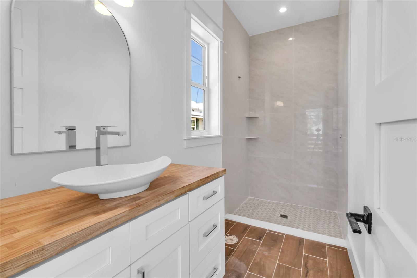 Image 17 of 42 For 2215 Avenue C