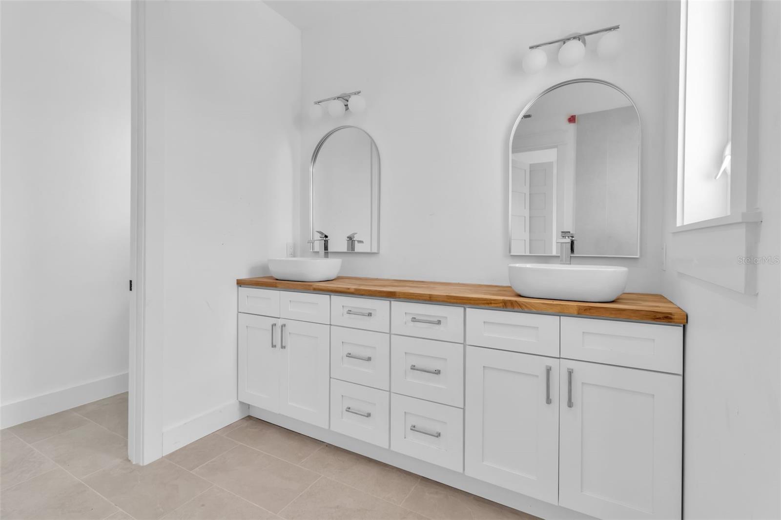 Image 21 of 42 For 2215 Avenue C