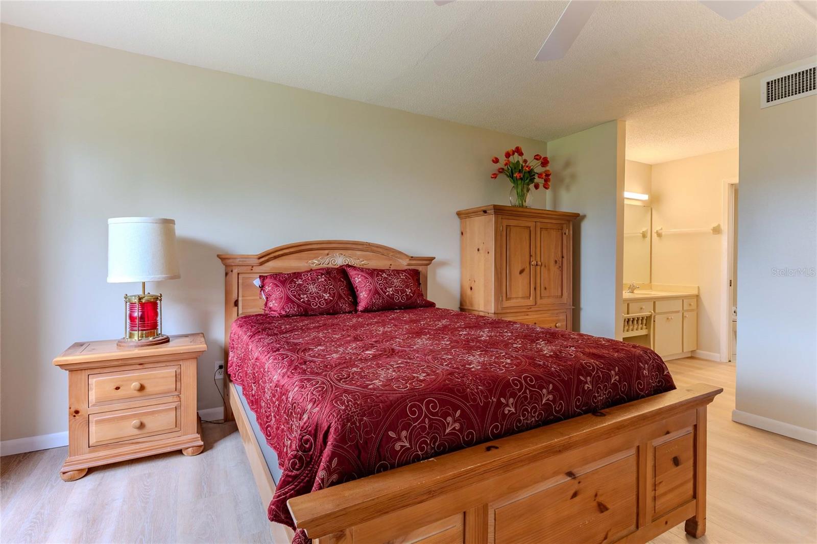 Image 15 of 35 For 2989 Taywood Meadow 19