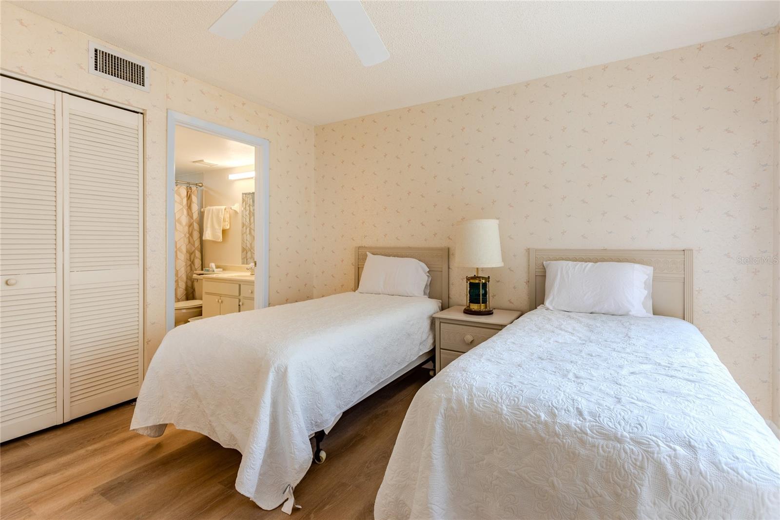 Image 22 of 35 For 2989 Taywood Meadow 19