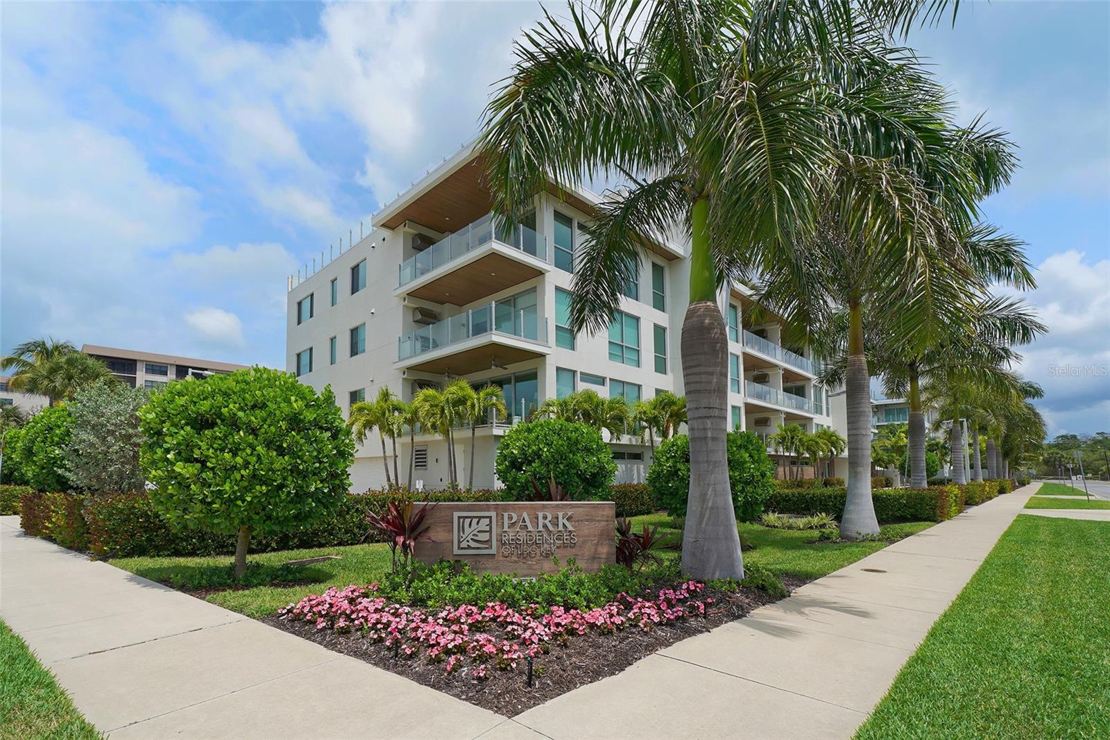 Image 2 of 48 For 129 Taft Drive W102