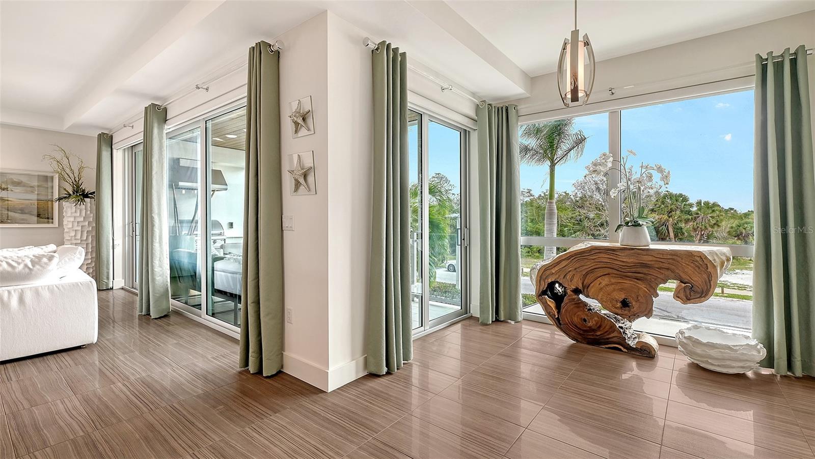 Image 9 of 48 For 129 Taft Drive W102