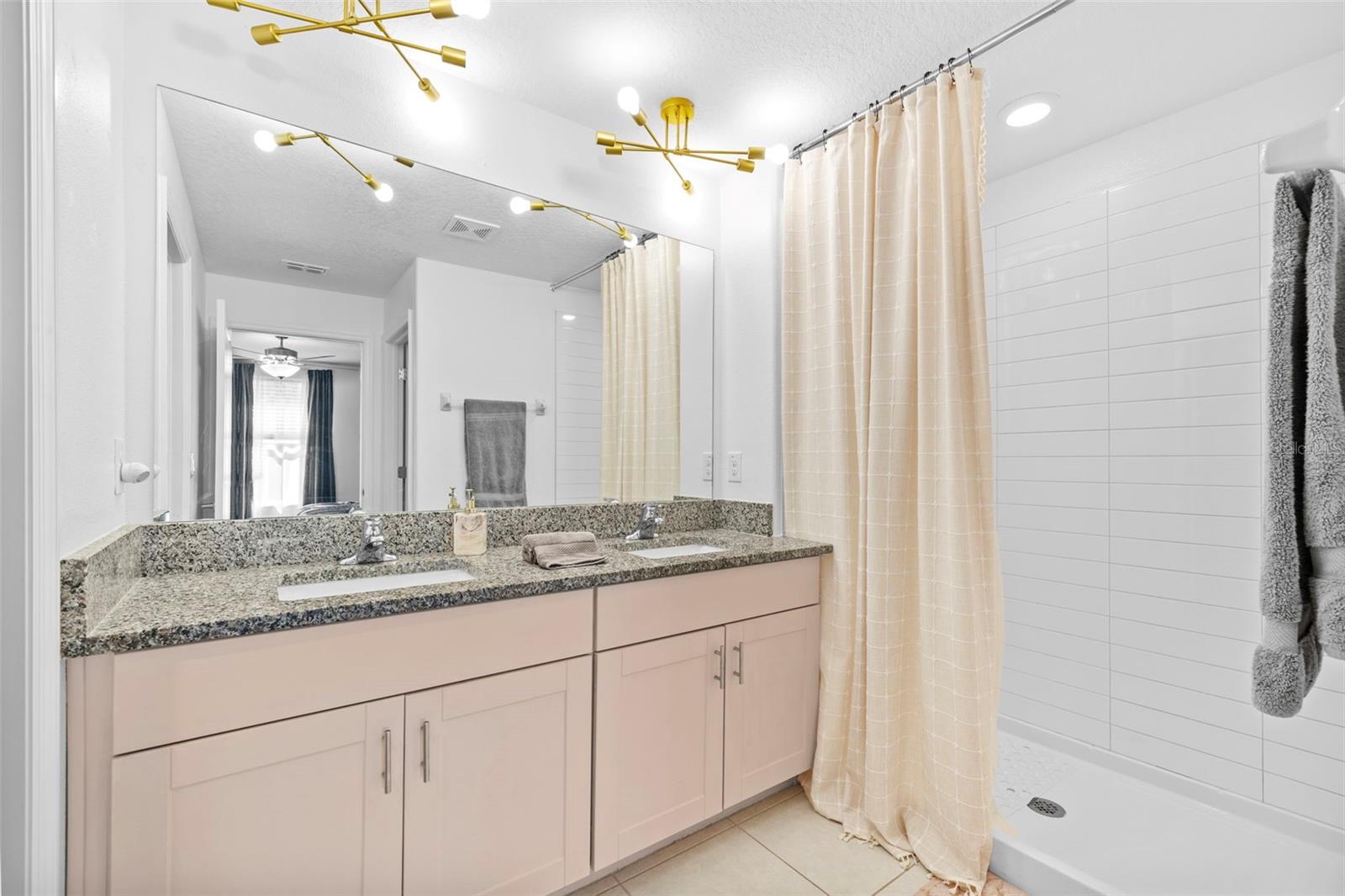 Image 21 of 43 For 5554 Blue Azure Drive