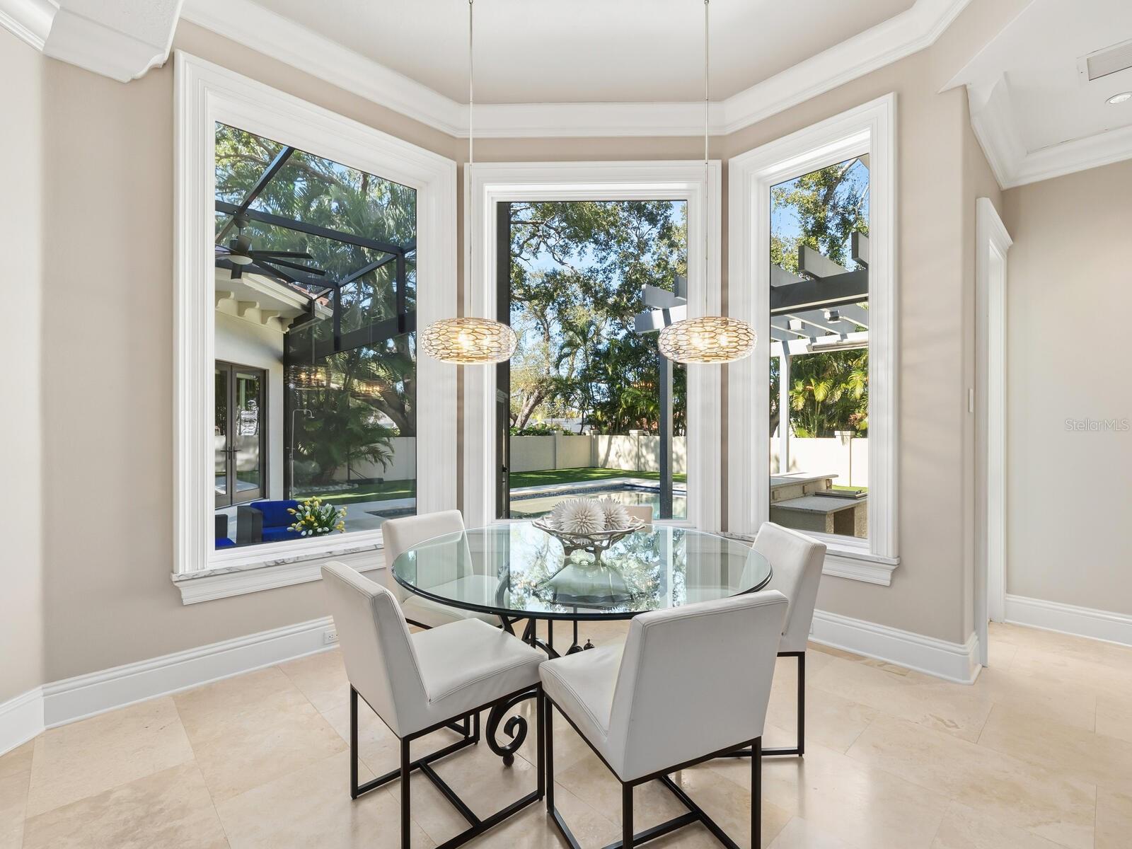 Listing photo id 9 for 1655 South Drive
