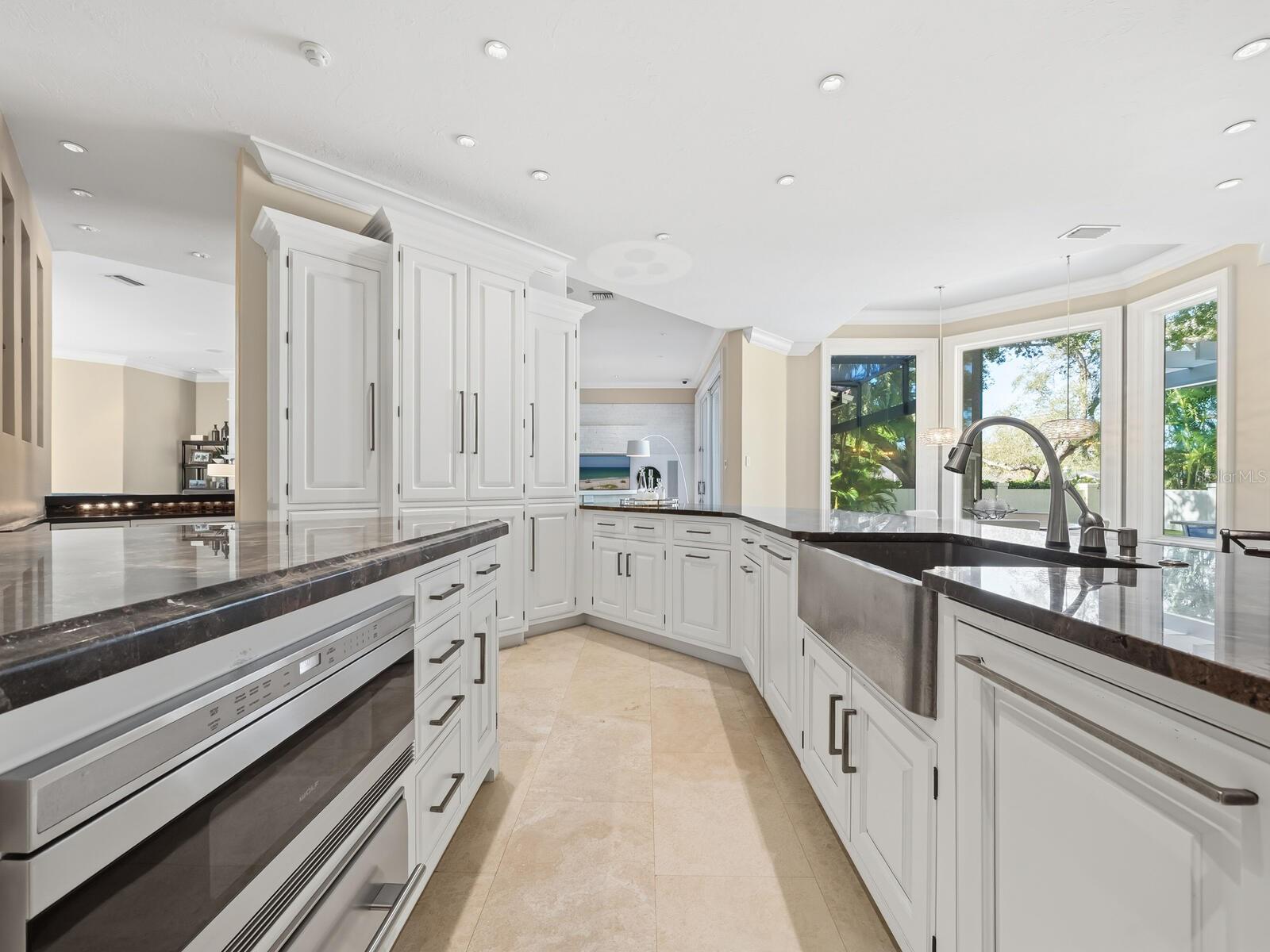 Listing photo id 12 for 1655 South Drive