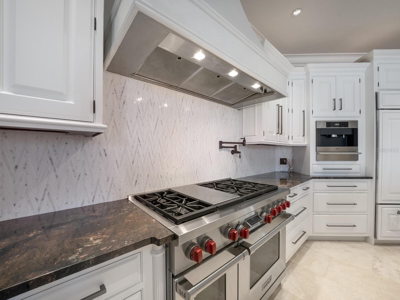 Listing photo id 14 for 1655 South Drive