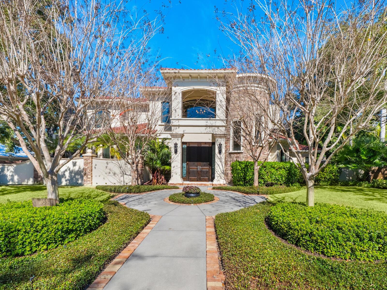 Listing photo id 0 for 1655 South Drive